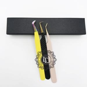 Pince à épiler professionnelle en acier inoxydable doré, faite à la main, pour extensions de cils, avec pointe à prise diamantée, logo personnalisé, revêtement en poudre multiple - Product Image 1