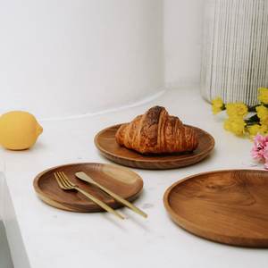Assiette plate ronde en bois, faite à la main, en bois massif, design minimaliste, plat de service pour la décoration de table - Product Image 1