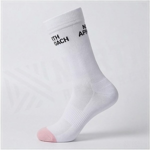 Chaussettes North Approach pour adultes, blanches avec bout rose, respirantes, tricotées, pour un usage quotidien décontracté - Product Image 3