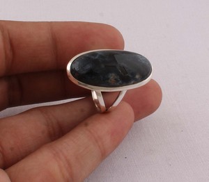 Bague en argent sterling 925 avec onyx noir naturel serti clos, cinq pierres précieuses violettes authentiques pour femme, idéale pour un mariage en février - Product Image 1