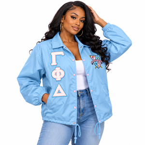 Veste de coach personnalisée Gamma Phi Delta Sorority, logo brodé sur le devant, couleurs rose et bleu clair, manches longues, légère, pour femme - Product Image 3