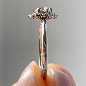 Anillo de Diamante Cultivado en Laboratorio de Corte Redondo de 1.15ct, Inspirado en el Estilo Vintage, con Diseño Floral, Anillo de Compromiso Único con Forma de Copo de Nieve, Anillo de Boda Clásico con Diseño de Estrella - Product Image 5