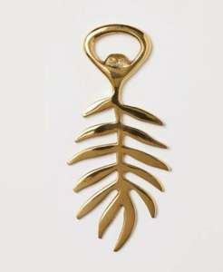 Abridor de botellas metálico reutilizable y ecológico, alternativa sostenible a los abridores de plástico para uso diario. - Product Image 5