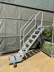 Rampe de construction sur mesure avec mains courantes - Product Image 1