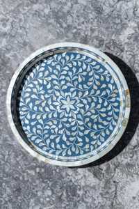 Plateau de service et de rangement artisanal en nacre, élégant organisateur en mosaïque de coquillages irisés pour la salle à manger, la présentation et la décoration intérieure - Product Image 6