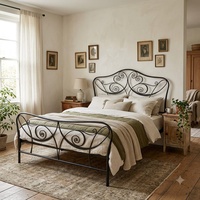 Cadre de lit Queen Size en fer forgé artisanal victorien, réglable, robuste, en métal, pour chambre à coucher, meuble sur mesure OEM