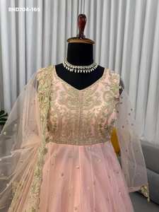 Fournisseur de robes de créateur en faux georgette lourde et magnifique, avec broderies de fils et de sequins, et ensemble lehenga-dupatta, de Surat. - Product Image 5