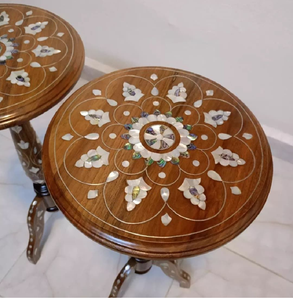 Armoire cylindrique avec incrustations en os, disponible à prix de gros. Table de chevet à motif de feuilles noires disponible à prix de gros. - Product Image 3