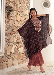 Ensemble Fusion Jupe Drapée et Kaftan Brodé Noir Style Bohème et Gypsy - Product Image 6