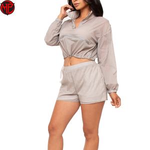 Ensemble short deux pièces pour femmes, nouvelle mode, veste coupe-vent à fermeture éclair avec capuche et short de survêtement pour femmes - Product Image 3