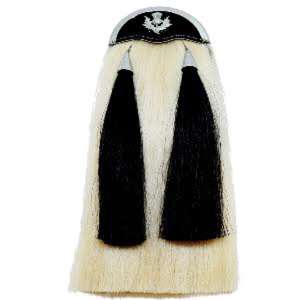 Este es un Sporran original de crin de caballo, que generalmente presenta un cuerpo blanco con dos borlas negras. - Product Image 4