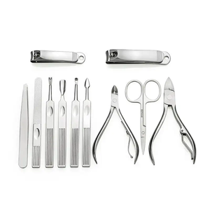 Juego de Manicura y Pedicura de Acero Inoxidable 5 en 1 de Alta Calidad y Lujo, Estuche con Cierre, Incluye Pinzas, Cortaúñas, Portátil, para Uso Infantil - Product Image 2