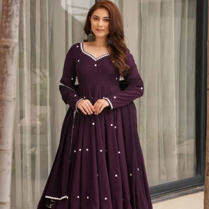 ชุดคุर्ตา/คุर्ติ ดีไซน์ทันสมัยสำหรับผู้หญิงจาก Ramdev Trading ตกแต่งด้วยงานปักอย่างสวยงาม ผ้าแห้งเร็ว ทรงพอดีตัว เหมาะสำหรับงานแต่งงานและงานเลี้ยงต่างๆ - Product Image 1