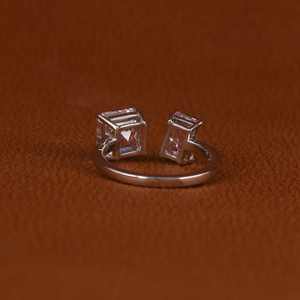 Anillo de compromiso de plata de ley 925 con moissanita GRA VVS Toi Et Moi, corte baguette y princesa, para mujer - Product Image 2