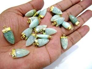Pendentif en pierre précieuse naturelle en forme de flèche, connecteurs à boucle unique, plaqué or 24 carats - Product Image 4