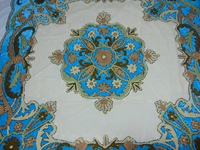 Draps de lit et chemins de table carrés en organza brodés à la main, personnalisables, artisanat indien haut de gamme, motifs floraux complexes