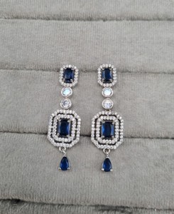 Pendientes colgantes con piedra de corte octogonal y forma de lágrima, pendientes brillantes con diamantes americanos para recepciones y fiestas, proveedor de pendientes. - Product Image 3