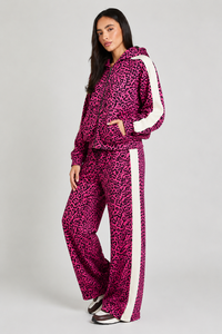 Ensemble de survêtement premium 2 pièces pour femme, imprimé léopard rose, avec sweat à capuche oversize et pantalon de jogging contrastant, style streetwear décontracté - Product Image 4