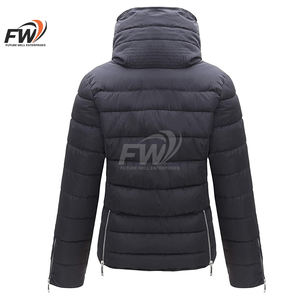 Chaqueta de invierno duradera con aislamiento grueso, interior acolchado suave y ajuste cómodo y flexible para exteriores, con cremallera para mujer - Product Image 3