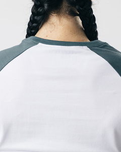 เสื้อยืดผู้หญิงทรงสลิมฟิต แขนสามส่วน ดีไซน์เรียบหรู สวมใส่สบาย ผ้าฝ้าย 100% ระบายอากาศได้ดี เหมาะสำหรับฤดูร้อน - Product Image 6