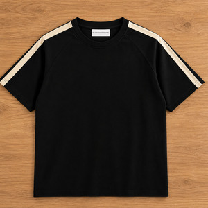 เสื้อยืดคอกลมแขนสั้นผู้ชายคุณภาพสูงแบบกำหนดเอง แถบข้างแขนเสื้อแบบแร็กแลน แถบตัดสี แขนสั้น สตรีทแวร์ ผ้าฝ้าย โลโก้แบบกำหนดเอง - Product Image 1