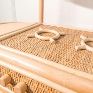 Cuisine de jeu artisanale en osier, station de cuisson en rotin naturel avec évier et étagères, cadeau pour jeu d'imitation imaginatif pour enfants - Product Image 4