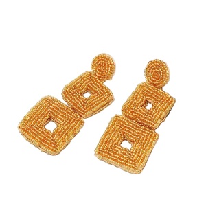 ชุดต่างหูประดับลูกปัด งานฝีมือ สำหรับผู้หญิง ดีไซน์หรูหรา ปักลายสวยงาม เหมาะสำหรับงานปาร์ตี้ เครื่องประดับงานเย็บปักถักร้อย ผลิตในอินเดีย - Product Image 1