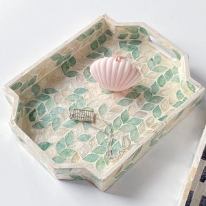 Plateau de service rectangulaire artisanal Imperial Crafted Home en nacre, avec poignée, motif géométrique, design horizontal, moderne et décoratif - Product Image 1