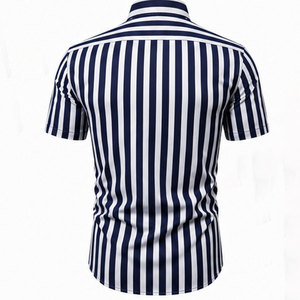 Camisa elegante para hombre con estampado geométrico moderno, material suave y calidad de impresión duradera. - Product Image 2