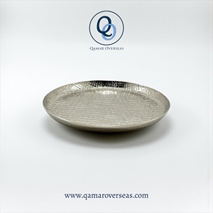 Plateau de service rond en métal gaufré fait main QAMAR OVERSEAS, élégant, pour la maison et la restauration/les restaurants, taille personnalisée - Product Image 1