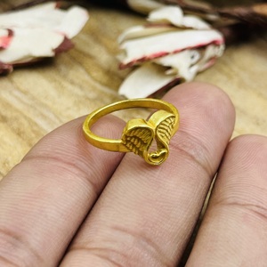 Nouvelle bague aile d'ange céleste très demandée, en laiton délicat, plaqué or 18 carats, motif cœur bohème pour femme, pour la vente en gros/OEM/ODM - Product Image 2