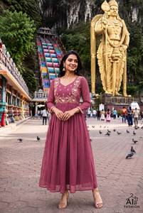 ชุดเดรสยาวแบบ Anarkali สำหรับผู้หญิง ทรงปกติ ผลิตจากวัสดุรีไซเคิล ตกแต่งด้วยงานปัก เหมาะสำหรับทุกฤดูกาล ใส่ไปงานแต่งงานหรืองานเทศกาล - Product Image 3
