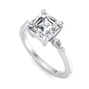 Anillo de Compromiso para Mujer en Plata de Ley 925 con Tres Diamantes Moissanite Cuadrados en Diseño Trio - Product Image 2