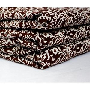 Tissu en coton 100% imprimé à la main avec des motifs floraux indiens pour filles et femmes, tissu léger, respirant et à séchage rapide pour l'été - Product Image 2