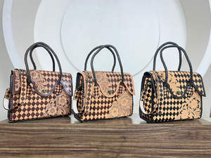 Sac fourre-tout élégant en cuir de vachette travaillé à la main avec bandoulière, motif à carreaux de créateur, style western, sac à main pour femmes - Product Image 4