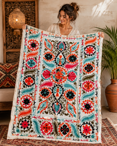 Couvre-lit en coton Suzani fait main de qualité supérieure, ivoire, multicolore, broderie florale paisley, style bohème, décoration ethnique indienne pour la maison - Product Image 4