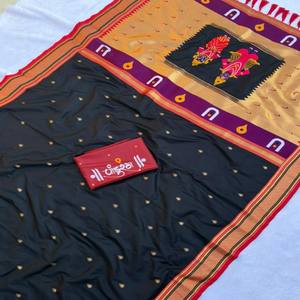 Sari Paithani en soie douce VASTRA COTTAGE avec motifs Tilak intégrés, pallu riche et bordure Paithani traditionnelle - Product Image 4