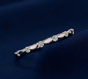 Anillo de Diamante Cultivado en Laboratorio de Oro de 14K, Anillo de Boda Minimalista, Anillo de Diamante Creado en Laboratorio Apilable para Mujer - Product Image 2