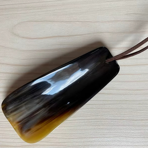 Chausse-pied en corne de buffle véritable, écologique, fait main, design ergonomique lisse, poli, pour un enfantement facile des chaussures et une protection de la talonnette, idéal pour les voyages - Product Image 1