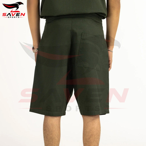 Shorts plissés en coton pour hommes avec logo personnalisé, taille élastique et cordon de serrage, décontractés d'été, coupe ample, avec poches, vente en gros - Product Image 3