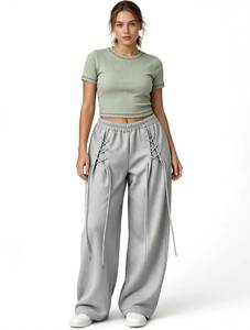 Ensemble de détente 2 pièces pour femme : haut court côtelé et pantalon de survêtement large à lacets - Product Image 3