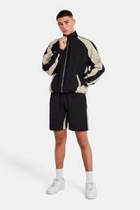 Ensemble coupe-vent d'été personnalisé pour homme avec design à panneaux, veste légère extensible en microfibre 150 GSM avec fermeture éclair métallique et short d'été à taille élastique - Product Image 5