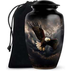 Urne funéraire Majestic Eagle Flying avec motif ciel orageux et sac en velours pour commémoration adulte - Product Image 1