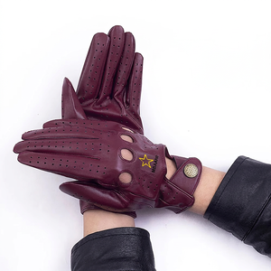 Gants de conduite en cuir noir compatibles avec les écrans tactiles M.BAANI LEATHER INDUSTRY, motif étoile imprimé par transfert thermique, poignet réglable - Product Image 3