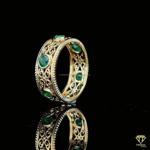 Anillo de banda vintage con diamantes de moissanita y esmeraldas para mujer, banda de boda de filigrana en oro amarillo, anillo apilable estilo Art Deco para aniversario - Product Image 3