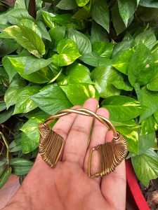 กำไลข้อมือทองเหลืองทำมือโดยดีไซเนอร์ - Product Image 3