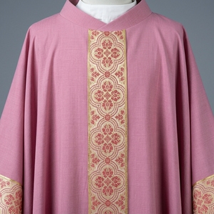Casulla semigótica rosa premium de brocado damasco con orfebre, vestimenta litúrgica para sacerdotes católicos, traje de clérigo para misa. - Product Image 6
