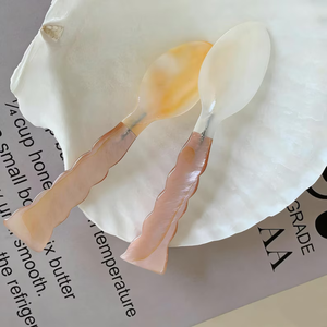Juego de cucharas de nácar de lujo con mango ondulado rosa, utensilios de catering, proveedor mayorista directo - Product Image 2