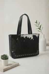 Sac fourre-tout en cuir softshell à poils, design unique et tendance, pour femme, élégant, pour l'été, style décontracté et moderne - Product Image 3