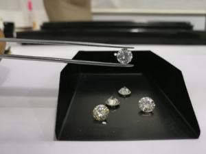 Haute qualité 5.70 MM TCW 0.76 CT.VS DEF Lab Grown Synthetic Poli Diamond Cut Ring Diamants en vrac Haute clarté des couleurs - Product Image 2